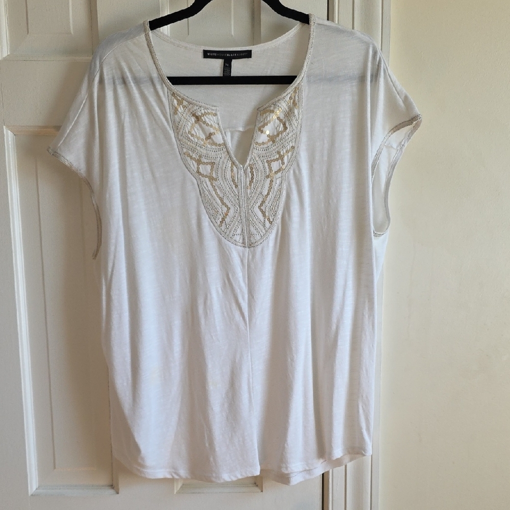 White House Black Market Ivory Embroidered Blouse Short Sleeved Tee